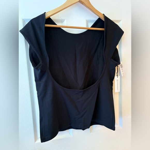 TNA Aritzia NWT hold it times t-shirt black XL open back - Picture 5 of 11